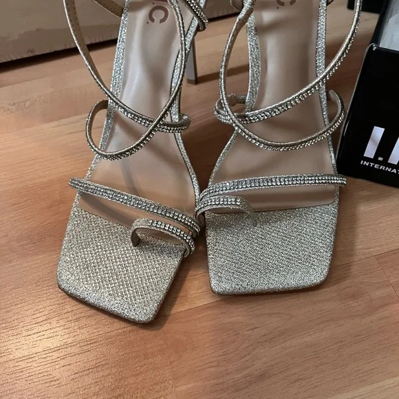 FREE SHIPPING ‼️BRAND NEW IN BOX- NEVER WORN EVENING HEELS FOR WOMEN 👠 SIZE 8 - Picture 4 of 16